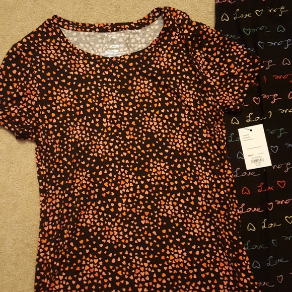 NWT Womens Apt. 9 heart shirt & leggings sz. S - Picture 2 of 8